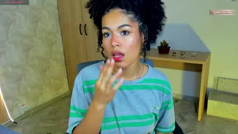 BADDIE DELAYLA online show from May 2, 5:40 pm