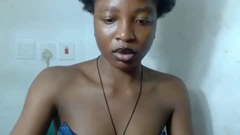 Snapshot of baddiebitchx chatting on June 14, 8:05 am baddiebitchx online show from June 14, 8:05 am