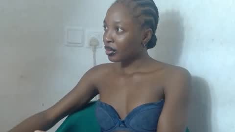 Snapshot of baddiebitchx chatting on June 25, 8:19 am baddiebitchx online show from June 25, 8:19 am