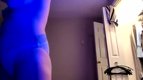 Snapshot of badgirlsclub1029 chatting on January 13, 4:29 am badgirlsclub1029 online show from January 13, 4:29 am