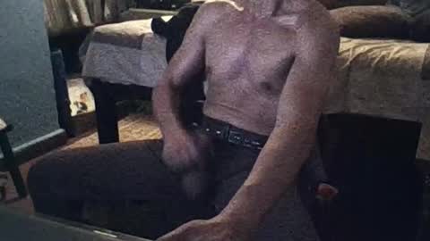 Snapshot of badhombremx chatting on October 14, 7:31 am Mexican livin Off the Wall online show from October 14, 7:31 am