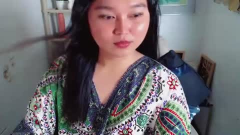 Snapshot of bahoglaway69 chatting on June 17, 6:05 am april online show from June 17, 6:05 am