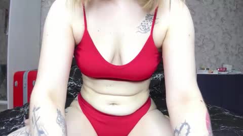 Snapshot of baiambel_mi chatting on October 9, 3:43 pm holly online show from October 9, 3:43 pm