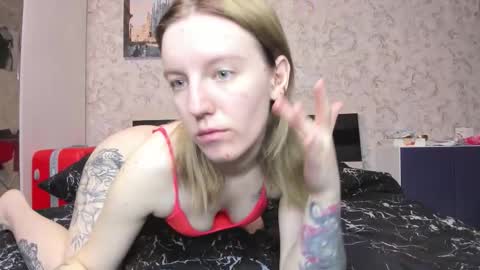 Snapshot of baiambel_mi chatting on October 19, 3:34 pm holly online show from October 19, 3:34 pm