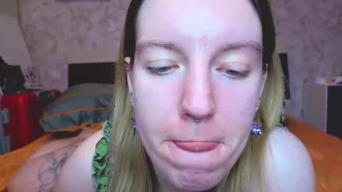 holly online show from February 1, 3:32 pm