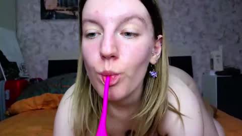 holly online show from March 1, 3:47 pm