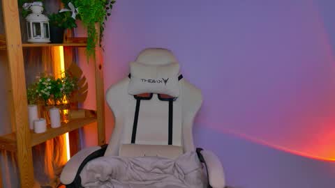 Snapshot of balerinacappuccino_ chatting on February 10, 4:05 am Elly online show from February 10, 4:05 am