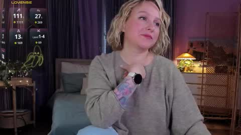 Snapshot of bananarum chatting on March 10, 7:24 am Allie online show from March 10, 7:24 am