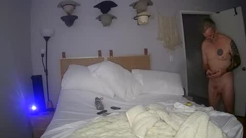 Snapshot of bananas318 chatting on February 10, 2:15 am bananas318 online show from February 10, 2:15 am