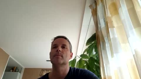 Snapshot of bananasplit1900 chatting on October 18, 10:27 am bananasplit1900 online show from October 18, 10:27 am