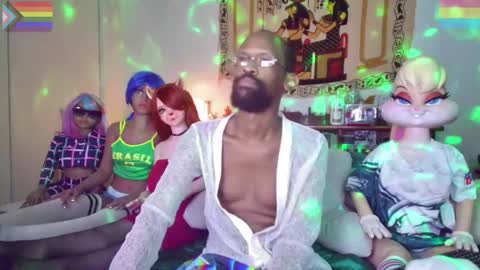 Snapshot of bandohusbando chatting on February 11, 12:59 am Bando Husbando online show from February 11, 12:59 am