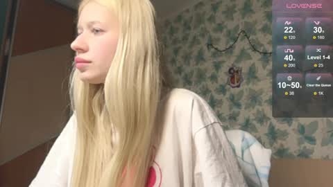 Snapshot of barbie_angel_ chatting on March 16, 5:39 pm Barbie online show from March 16, 5:39 pm