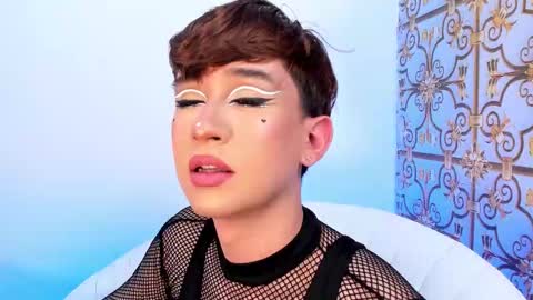          I work from home this is my room 3 online show from November 4, 5:17 am