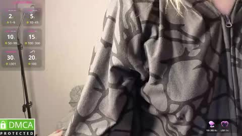 Snapshot of barbie_staze chatting on January 18, 2:04 am Barbie Staze online show from January 18, 2:04 am