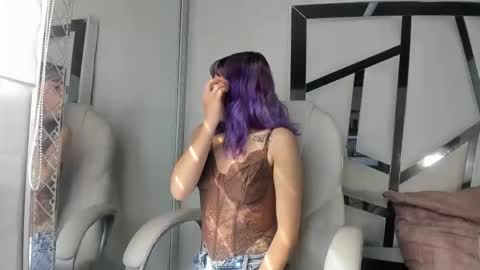 Snapshot of barbieambarx chatting on November 5, 1:44 pm Barbie online show from November 5, 1:44 pm