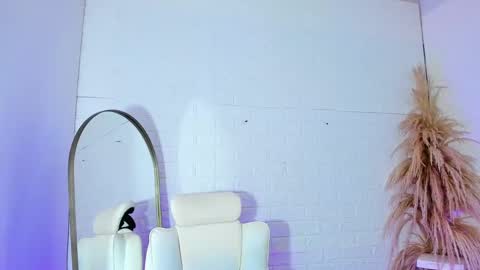 Snapshot of barbiegirl___ chatting on February 15, 8:33 am barbiegirl___ online show from February 15, 8:33 am