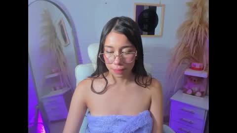 Snapshot of barbiegirl___ chatting on March 5, 8:21 am barbiegirl___ online show from March 5, 8:21 am