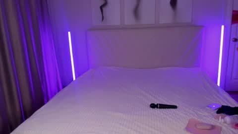  Emma online show from April 12, 7:52 pm