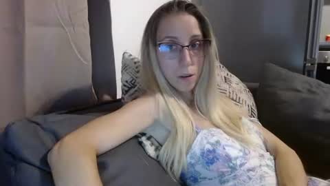 Lena online show from August 8, 4:53 pm