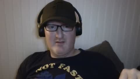 Snapshot of bartender_blue_eyes chatting on December 22, 5:12 am Bartender Blue online show from December 22, 5:12 am