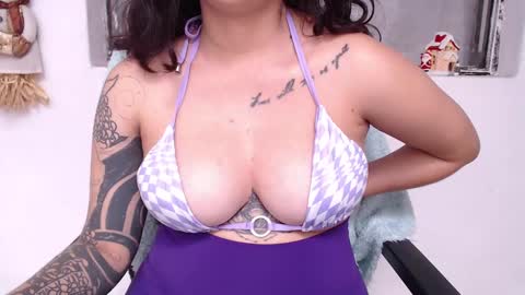 Snapshot of basementlove chatting on December 4, 3:32 pm basementlove online show from December 4, 3:32 pm