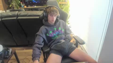 Snapshot of bashful4200 chatting on February 1, 11:36 pm ryan online show from February 1, 11:36 pm