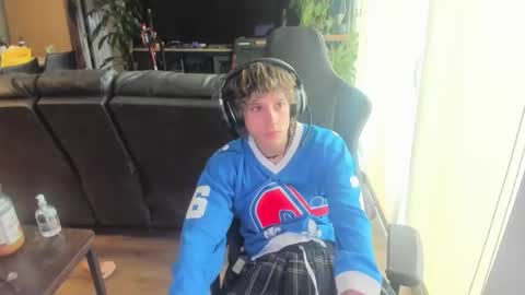 Snapshot of bashful4200 chatting on February 8, 7:39 pm ryan online show from February 8, 7:39 pm