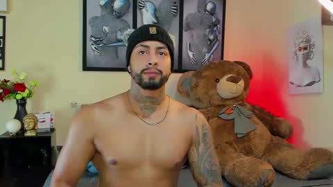 bastian_jones1 online show from February 17, 4:42 am