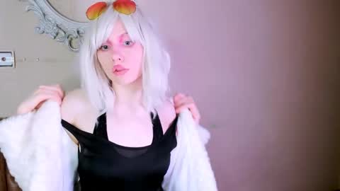 Snapshot of bat_laughing_bat chatting on April 24, 10:56 pm Ask me online show from April 24, 10:56 pm