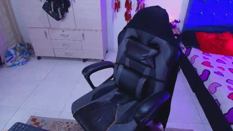 Snapshot of bathory_vamps chatting on October 26, 12:27 am online show from October 26, 12:27 am