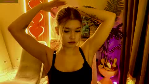 Snapshot of battymelody chatting on February 13, 11:39 am atty online show from February 13, 11:39 am