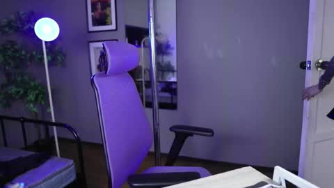 BAYONETTA DOLL  online show from December 5, 12:47 pm