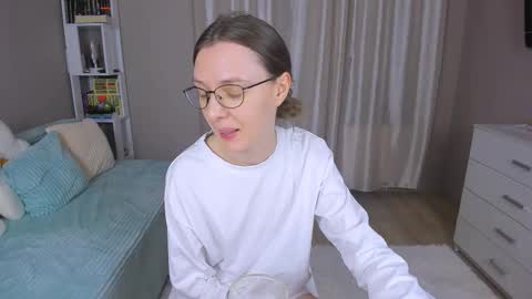 Snapshot of bb_lourels_ chatting on February 14, 6:15 pm Lourel I will be here on and online show from February 14, 6:15 pm