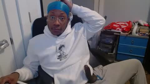 Snapshot of bbc_elrey chatting on February 19, 7:54 pm Racks online show from February 19, 7:54 pm