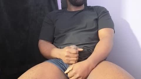 Snapshot of bbcthomas123112 chatting on February 14, 8:42 am bbcthomas123112 online show from February 14, 8:42 am