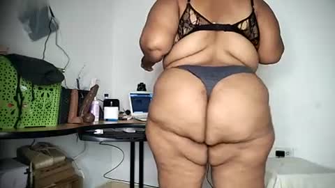 Snapshot of bbw_cindy11 chatting on July 22, 8:00 pm Cindy online show from July 22, 8:00 pm