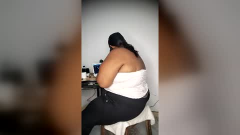 Snapshot of bbw_cindy11 chatting on July 27, 7:43 pm Cindy online show from July 27, 7:43 pm