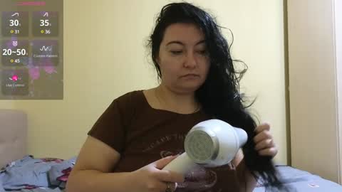Snapshot of bbw_milf_4u chatting on January 22, 6:42 am Emma online show from January 22, 6:42 am
