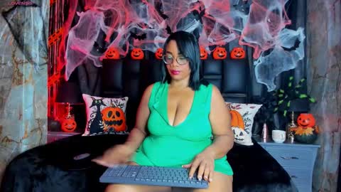 Snapshot of bbwlatina01 chatting on October 14, 12:06 pm Bbwlatina01 online show from October 14, 12:06 pm