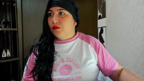 Snapshot of bbwluxurymuse chatting on May 5, 11:18 am bbwluxurymuse online show from May 5, 11:18 am