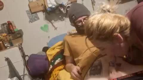 Snapshot of bbygirlsmask chatting on November 2, 2:19 pm bbygirlsmask online show from November 2, 2:19 pm