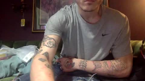 Snapshot of bdnwest417 chatting on February 25, 5:19 am BESTDICK417 online show from February 25, 5:19 am