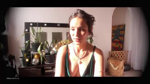 Snapshot of be_lov chatting on May 16, 7:45 pm Call me Bells Next Stream on Wednesday Feb 26 online show from May 16, 7:45 pm