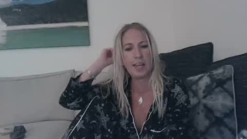 Emma online show from December 4, 11:41 am