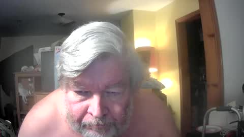 Snapshot of bear8620 chatting on June 17, 5:54 am bear online show from June 17, 5:54 am