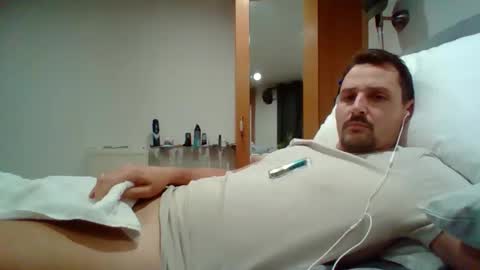 Snapshot of bearboudior chatting on November 18, 4:44 pm bearboudior online show from November 18, 4:44 pm