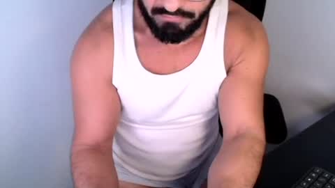 Snapshot of beard_top_guy chatting on June 21, 1:46 pm Beard Guy online show from June 21, 1:46 pm