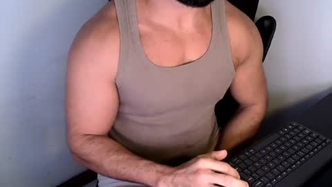 Snapshot of beard_top_guy chatting on June 25, 10:47 pm Beard Guy online show from June 25, 10:47 pm