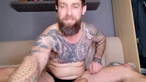 Snapshot of beardedtattedguy chatting on January 6, 1:59 pm beardedtattedguy online show from January 6, 1:59 pm