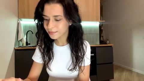 Snapshot of beatriceesmond chatting on October 11, 8:51 pm Katie online show from October 11, 8:51 pm